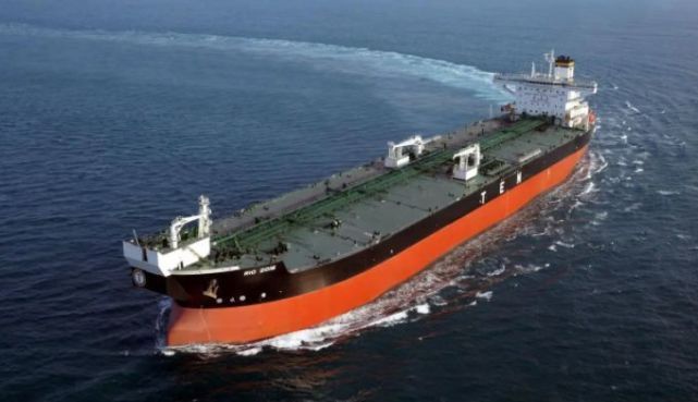 中俄关系生变？中国18艘超级油轮组队赴俄，普京终于可以放心了