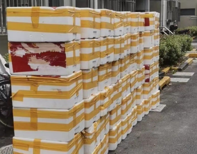 上海一公寓负责人侵吞190箱捐赠物资 转卖牟利被查