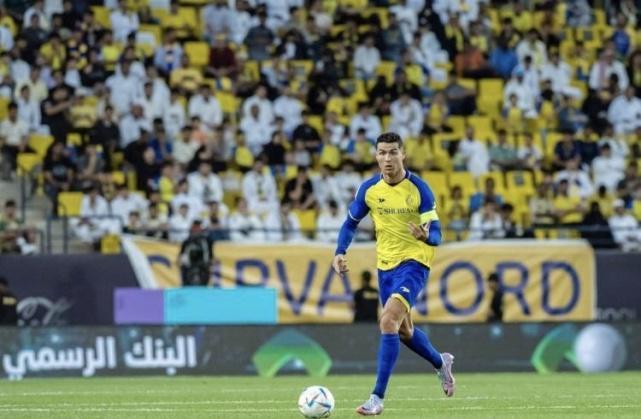 C罗超远距离任意球破门激动拥抱塔利斯卡