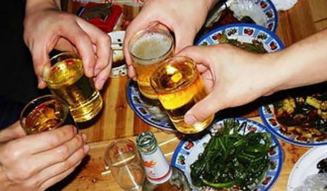 河南女子一夜连喝两场酒回家后死亡，同饮者和餐厅都成被告！