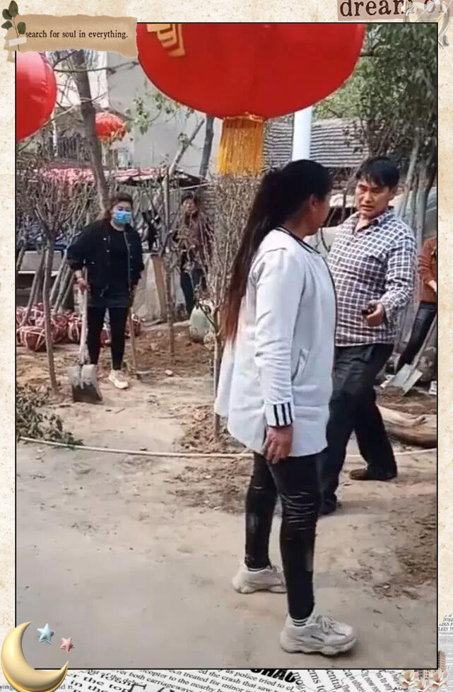 大衣哥夫妻嬉闹趣味十足 真实烟火气吸粉无数