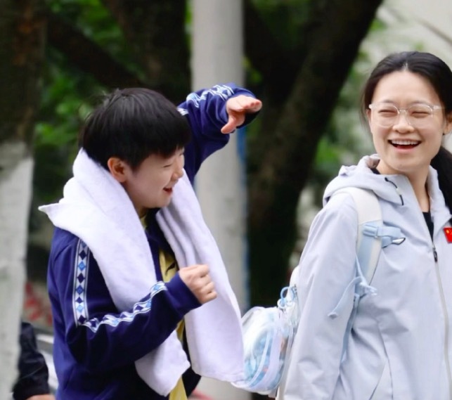 孙颖莎看起来很萌实际也很萌 本色软萌太治愈