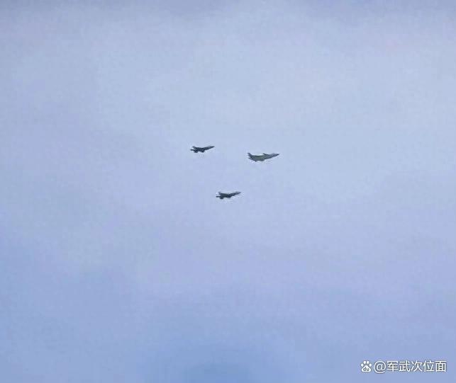 殲-35是否批量服役了 編隊(duì)飛行引發(fā)關(guān)注