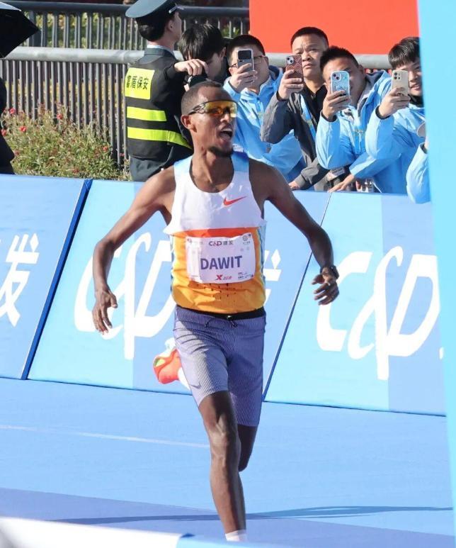 2026厦马男子组达维特卫冕 双卫冕荣耀再现