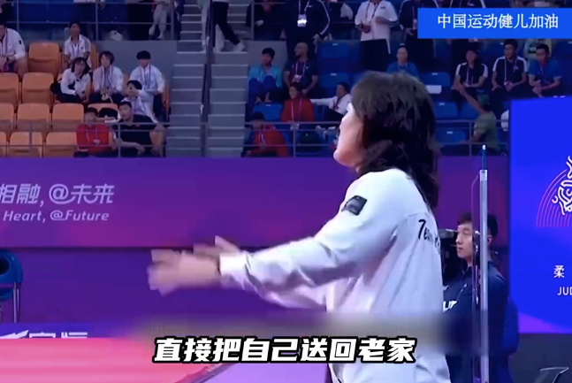 韩国选手赛场扇对手耳光，被罚下竟怒斥裁判不公