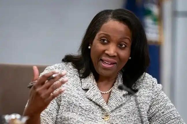 厨师呼吁阻止特朗普拒绝捍卫美联储的自由