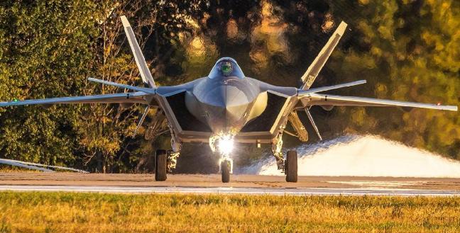 歼20隐身战斗机弹射救生试验画面 飞行员安全保障达世界顶级水平