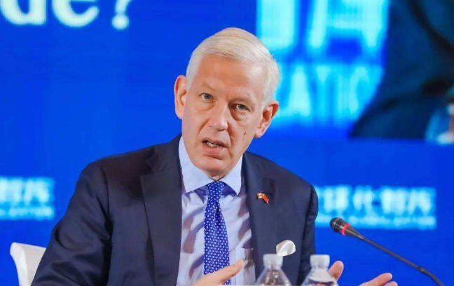 加媒: 加拿大驻华大使鲍达民将辞职