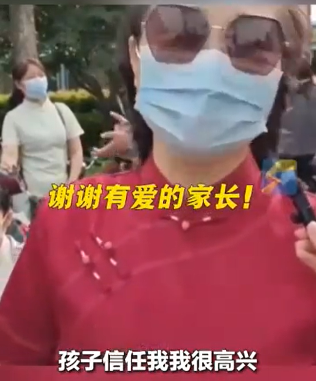家长帮陌生考生保管手表：能被孩子信任很高兴