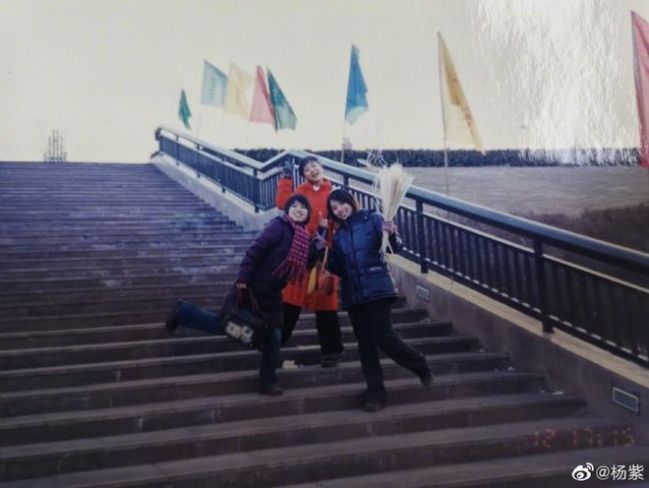 姐妹情深！杨紫晒合影为姐姐庆生 搂肩贴脸超温馨