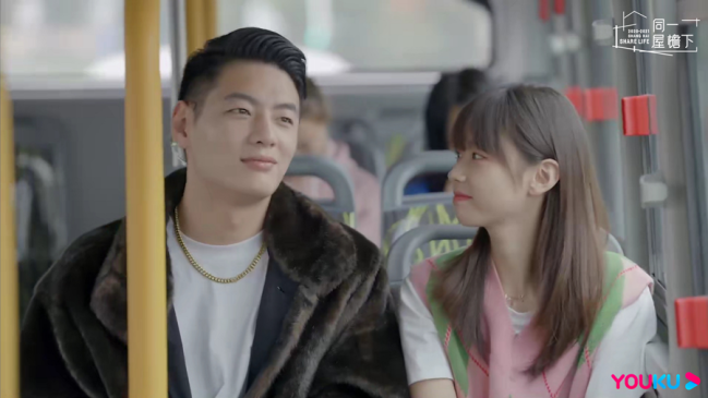 《同一屋檐下》再迎新室友！曾可妮专注嗑糖 杨笠金句引爆笑