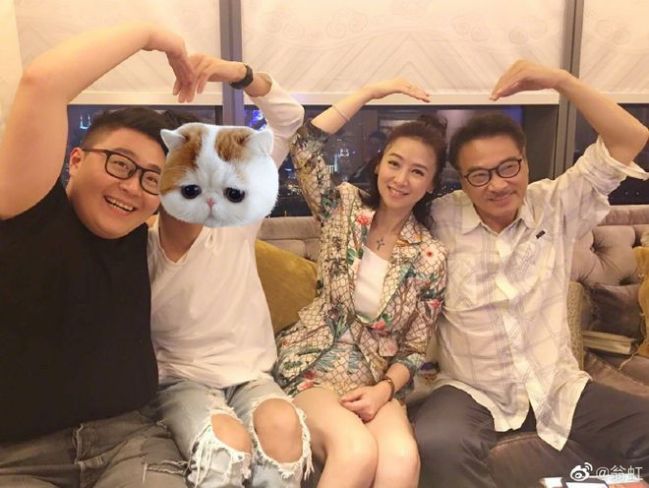 翁虹因工作不能回港吊唁吴孟达 晒昔日合影告别