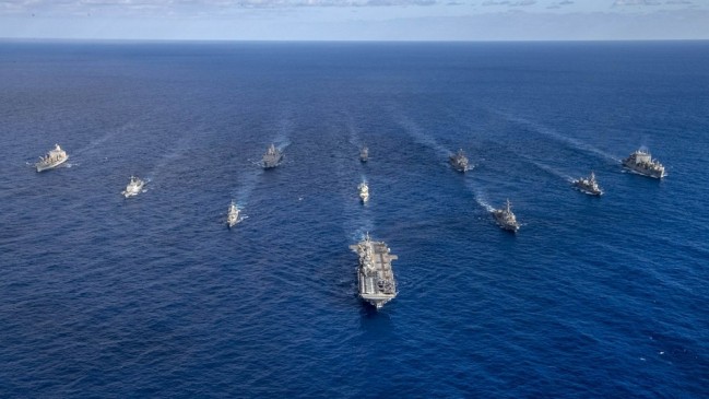 美澳日韩加五国海军在珊瑚海联合军演