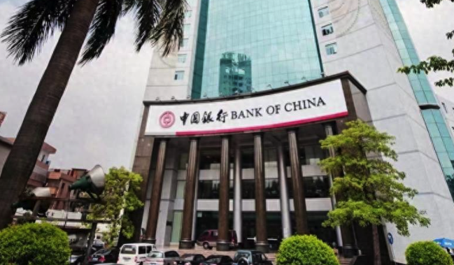 六大行人均薪酬公布，邮储银行以32.98万元位列最后