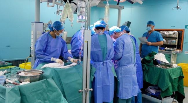 女儿含泪送别爸爸捐献器官救6人