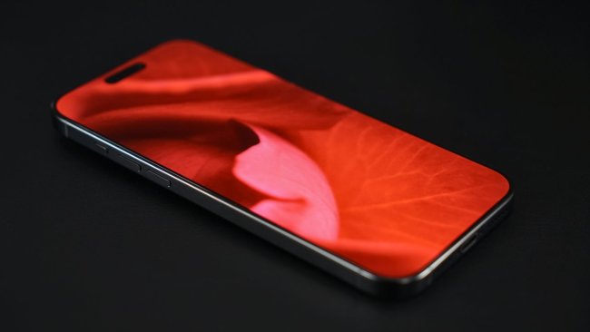 苹果 1000 亿美元追加投资让特朗普松口：iPhone 短期内不会美国组装