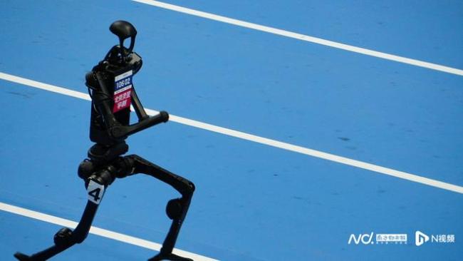 宇树机器人跑步赢了“半马冠军”，为何两家都不太服气？