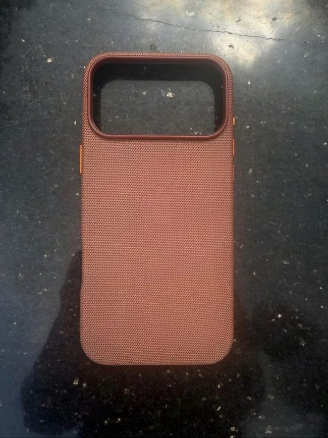 精织斜纹退场：苹果 iPhone 17 系列环保手机壳亮相，合成纤维材质、集成挂绳环