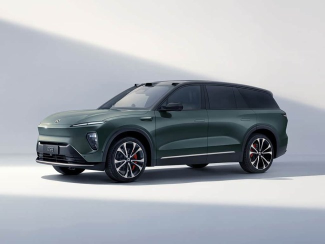 蔚来李斌：两代 ES8 销量已超 9.3 万台，是中国品牌纯电大三排 SUV 累计销量冠军