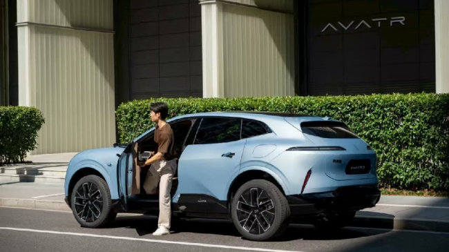 常用常新:阿维塔 07 2026 款新增配置,老车主可付费升级太行底盘运动悬架、小蓝灯、4D 毫米波雷达等