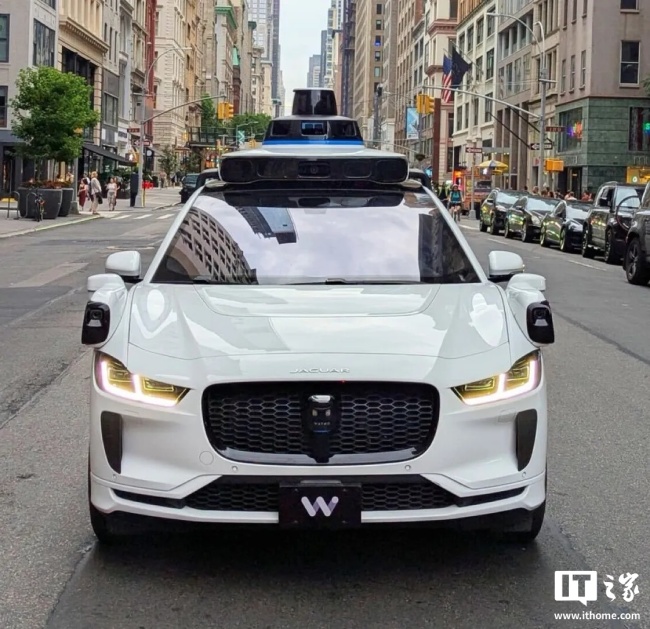 美国 Waymo 自动驾驶出租车频遭蓄意破坏,联合 CEO 称将全力追责