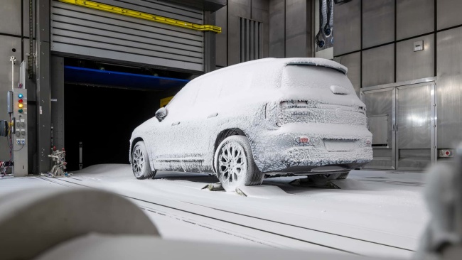 梅赛德斯-奔驰公布全新一代 GLB 内饰：七座、三联屏，星空顶吸睛