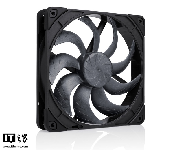 猫头鹰推出 Chromax.black 黑化版 NH-D15 G2/NF-A14x25 G2 风冷散热器 / 风扇