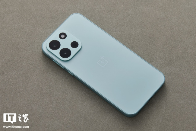 IT之家开箱一加 Turbo 6 旷野绿图赏：小清新配色，果味有点足