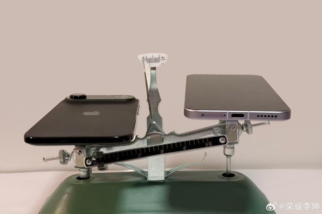 消息称荣耀“Air”新机整机不到 165g，拥有某些友商 Pro 级影像能力