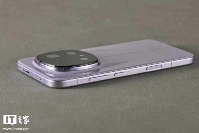 IT之家开箱荣耀 Magic8 RSR 保时捷设计图赏：经典飞线动感十足，月光石细腻典雅