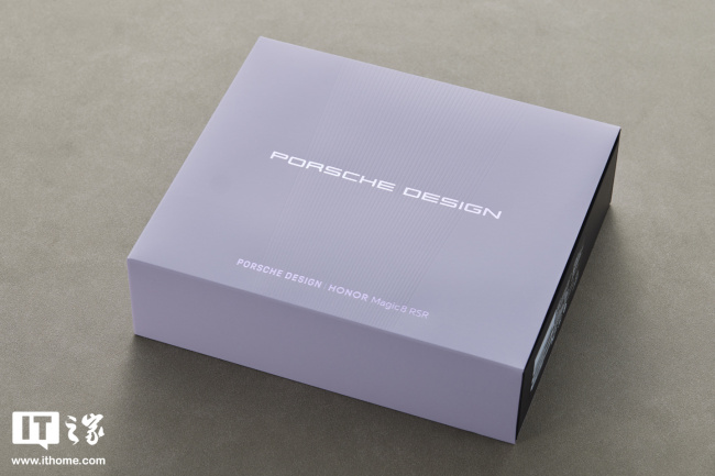 IT之家开箱荣耀 Magic8 RSR 保时捷设计图赏：经典飞线动感十足，月光石细腻典雅