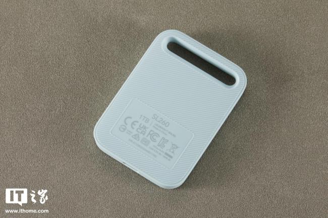 IT之家开箱雷克沙 Air 小轻块移动固态硬盘阿根廷国家队联名款图赏：配件丰富，球迷大爱