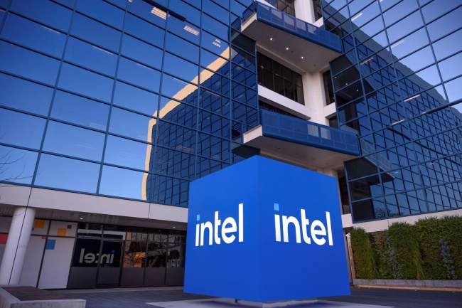 消息称英特尔再度合并数据中心与 AI 加速器部门