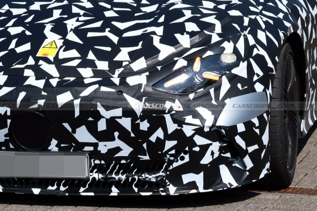 梅赛德斯-AMG 新款 GT 四门电动车内饰首曝：运动型方向盘，动力预估超 1300 马力