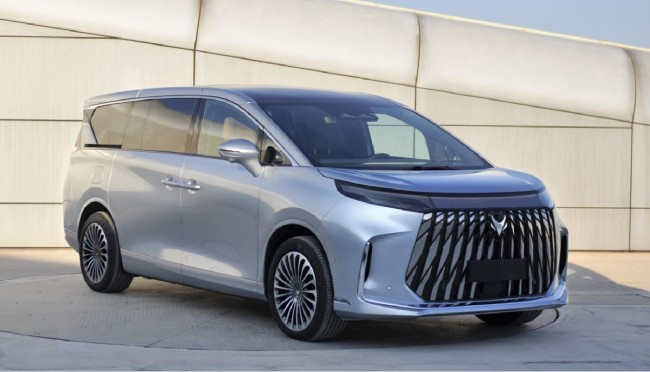 北汽极狐高端产品系列首款 MPV“问道 V9”将于 4 月 22 日开启预售，综合续航达 1330 公里