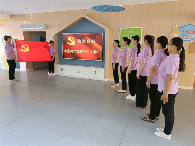 砀山县砀城第一幼儿园党支部开展"庆七一,走访慰问老党员"活动