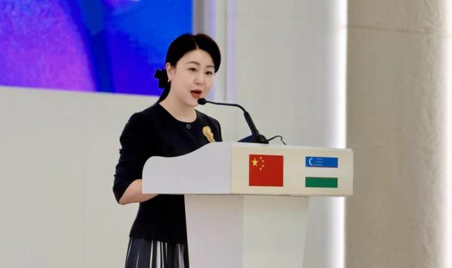 第二届中国-乌兹别克斯坦地方合作论坛在撒马尔罕举办，刘洁会长在妇女领域分论坛——中乌妇女创新创业合作论坛现场发表演讲