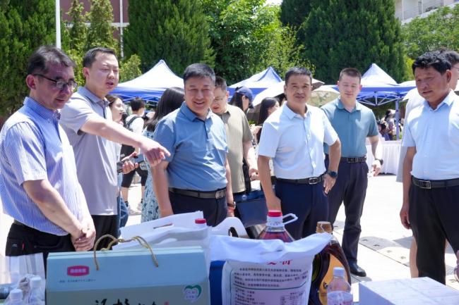 学校举办“非遗进校园——千阳刺绣校园艺术展”活动