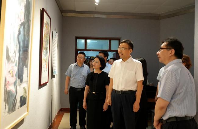 学校举办“笔绘清风·墨韵廉洁”书画作品展