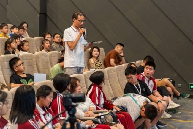 影视美育浸润|跟着清华大学老师一起聊电影，西影-清影“爱与成长”亲子影院启动