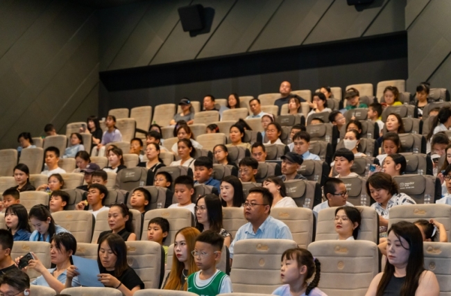 影视美育浸润|跟着清华大学老师一起聊电影，西影-清影“爱与成长”亲子影院启动