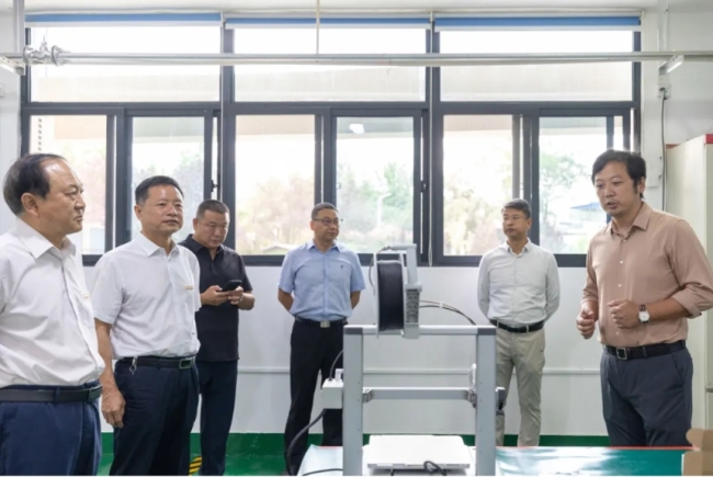 智启未来 产教融合｜学校举行智能机器人实验室揭牌仪式！