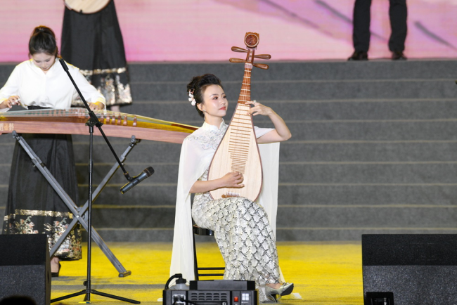 宝鸡文理学院举办“青春正当时 逐梦向未来”2025年迎新生文艺晚会