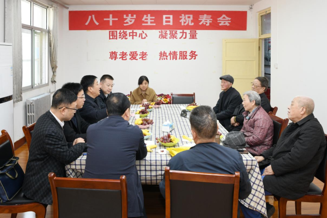 宝鸡文理学院举行80岁老同志集体生日祝寿会