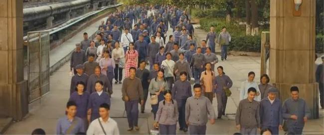 在大厂等“死”的中年人