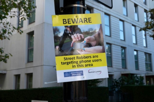 英国伦敦窃贼只偷iPhone 偷完安卓手机会还给受害者