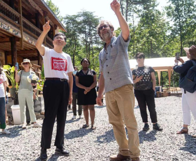 构筑中美友谊——秦刚大使访问西弗吉尼亚州中国民居项目