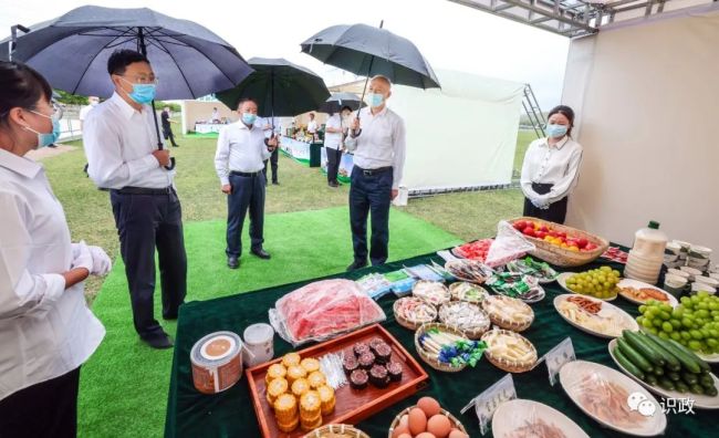 蔡奇陈吉宁率北京市党政代表团赴内蒙古对接东西部协作，与孙绍骋杨伟东座谈，共商深化京蒙协作