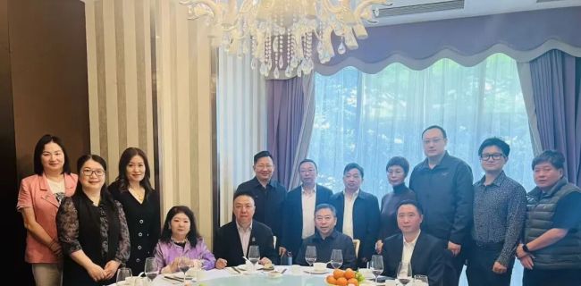 江苏省镇江市政府代表团与加拿大江苏华人联合总会举行座谈会 共话产业合作与友城交流