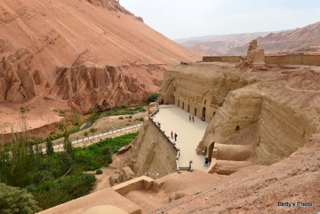 新疆石窟所在地貌 图为柏孜克里克千佛洞